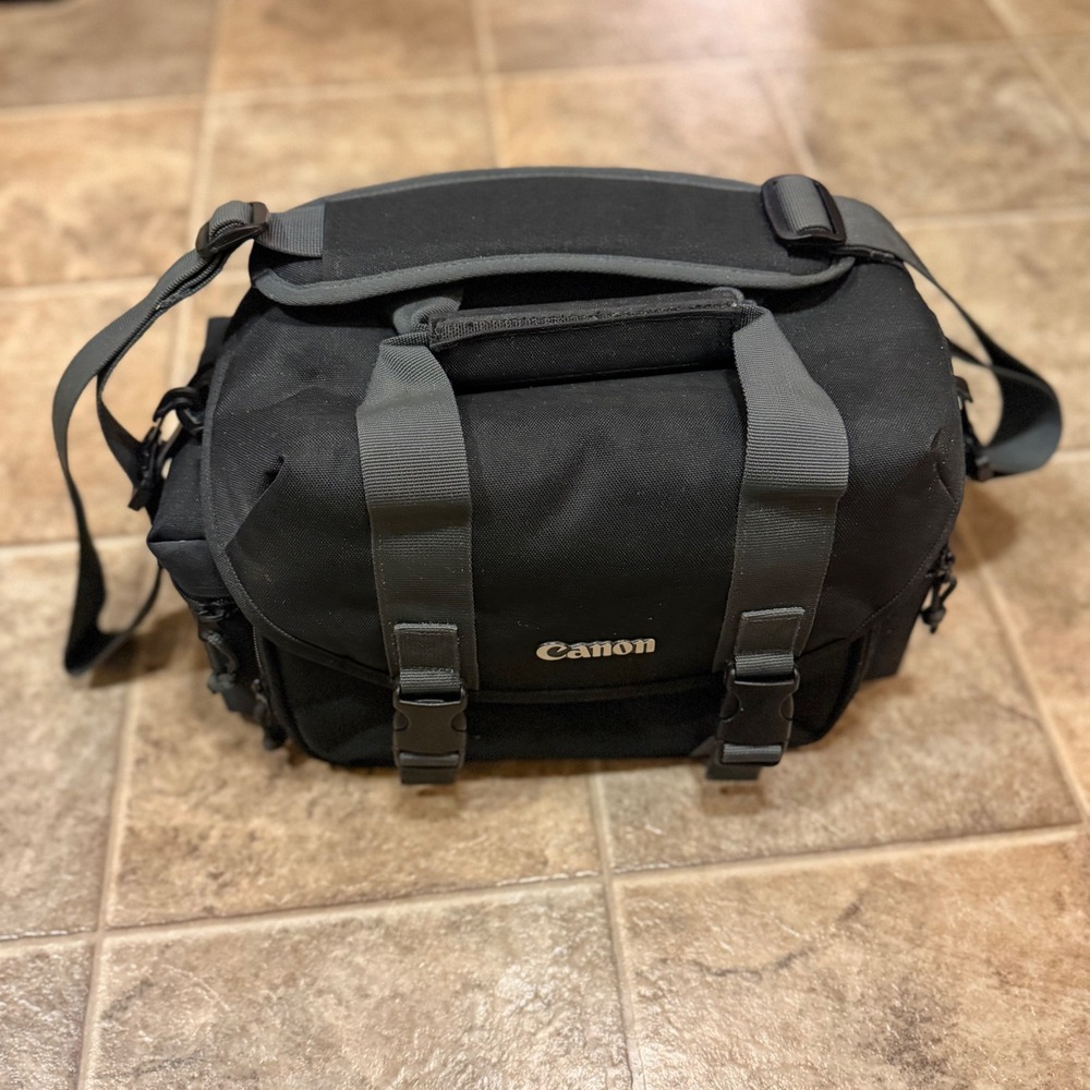 Canon Deluxe Gadget Bag 100EG Black Nylon Camera Shoulder Bag with Dividers